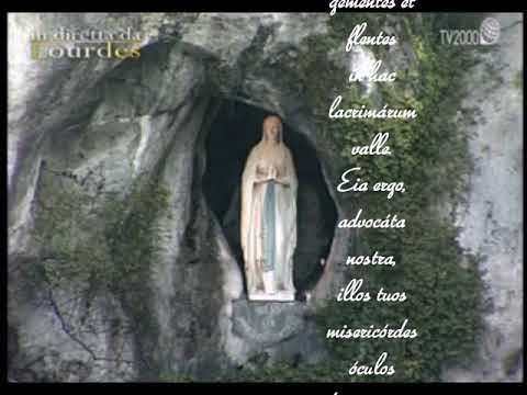 Recita la preghiera 'Salve Regina' in latino